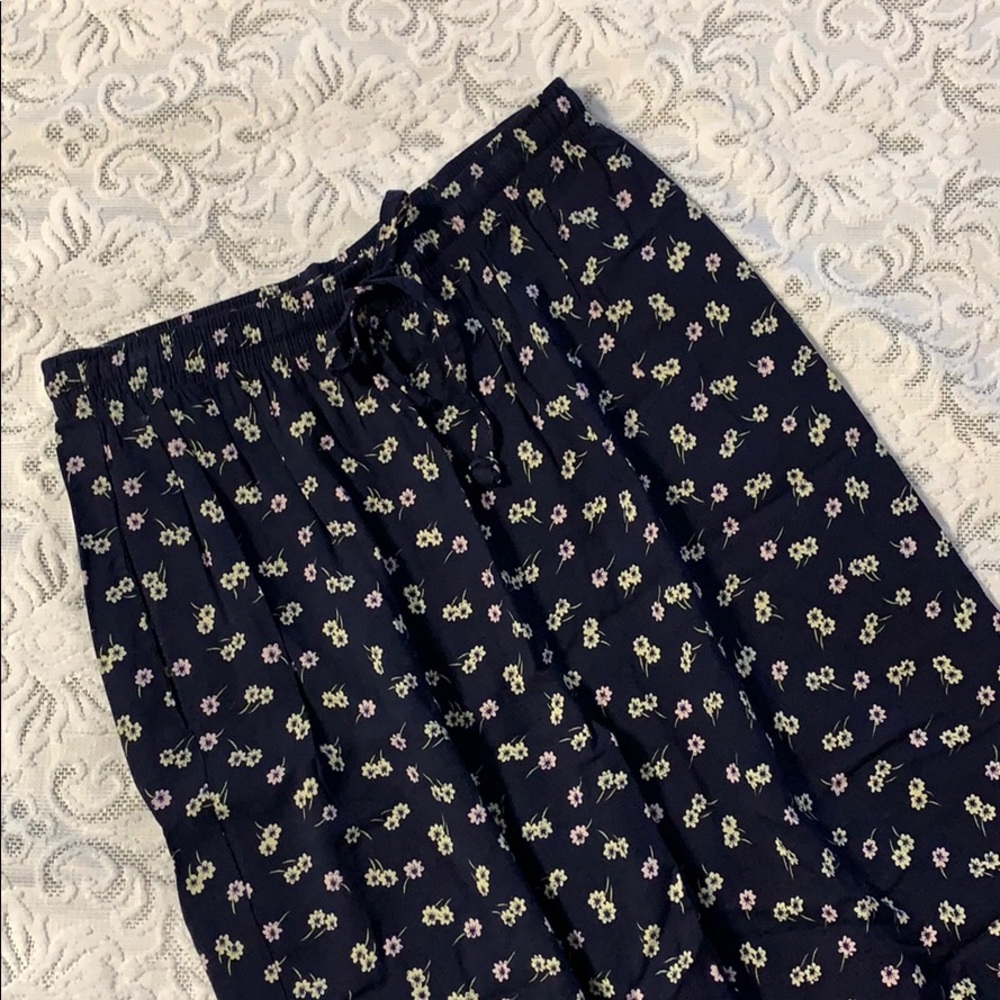 Pants- size Small- pockets- navy floral